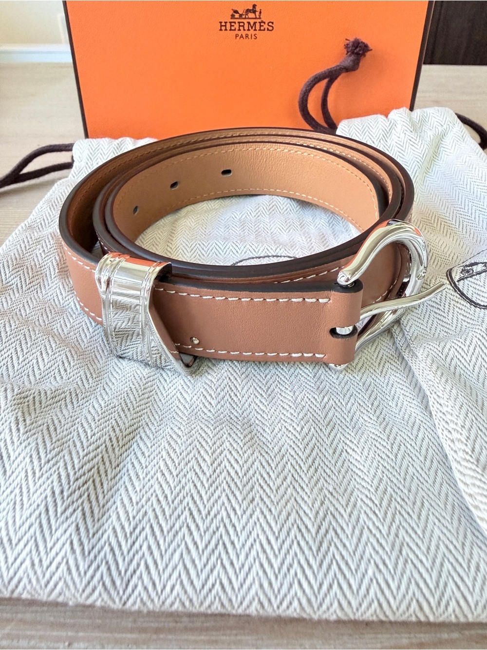 Hermès Ecuyere 24 Belt in Gold Swift Calfskin with Palladium Hardware